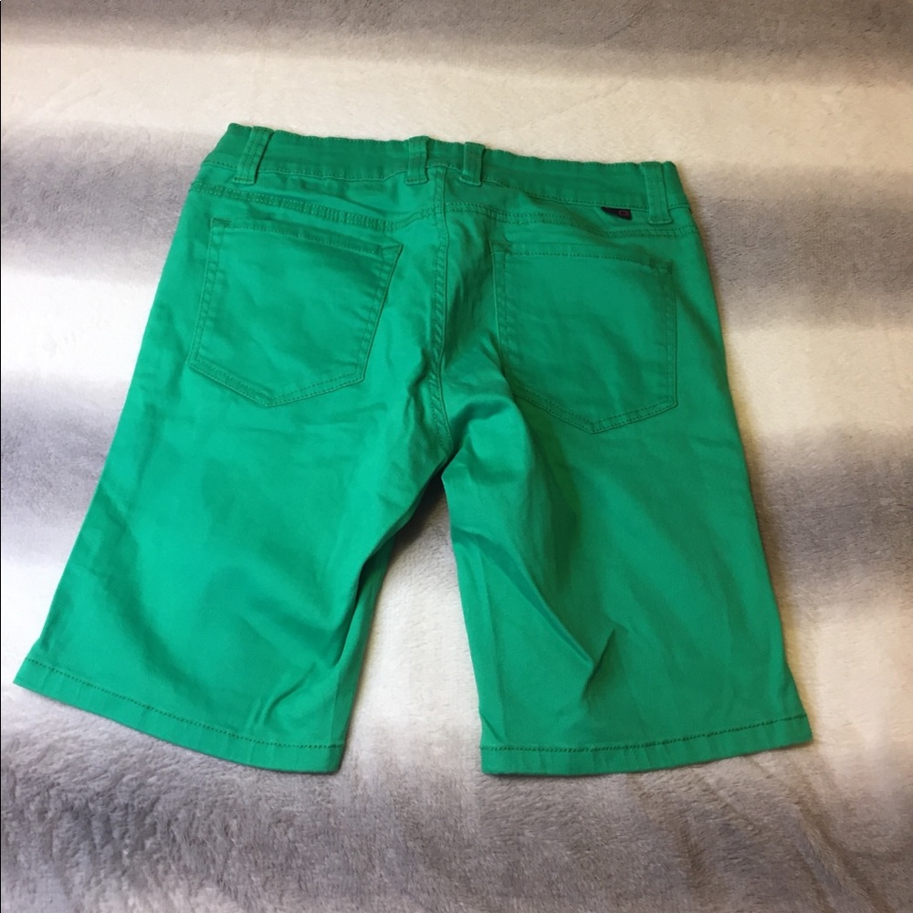 Brand new green shorts never worn with tags - Picture 2 of 7